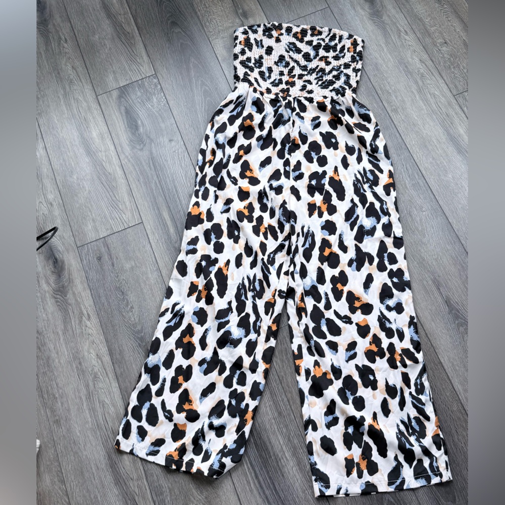 (NEW NEVER WORN)Smocked Strapless Wide-Leg Jumpsuit in Animal Print